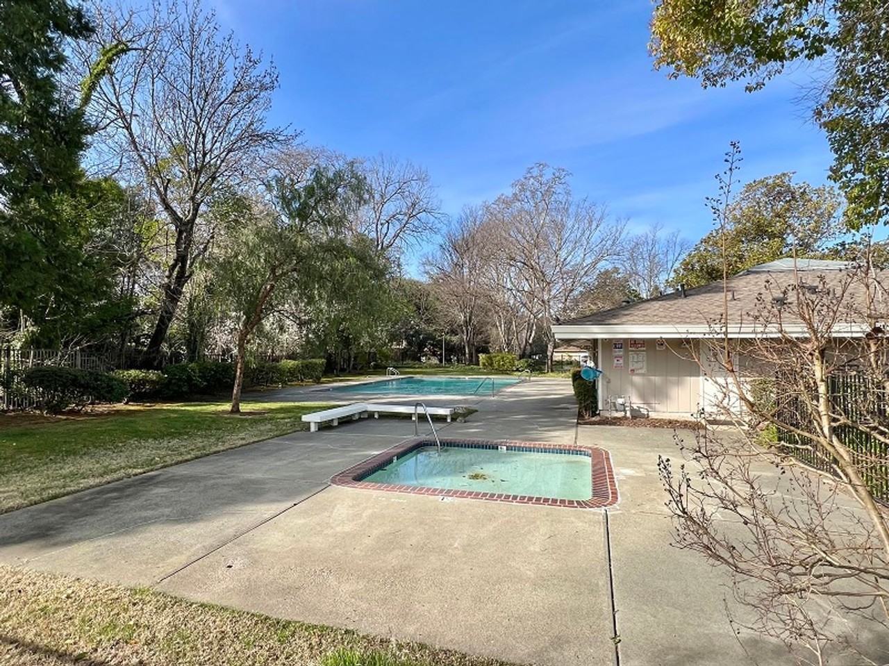 22 Belvedere Ct - Photo 2 of 2