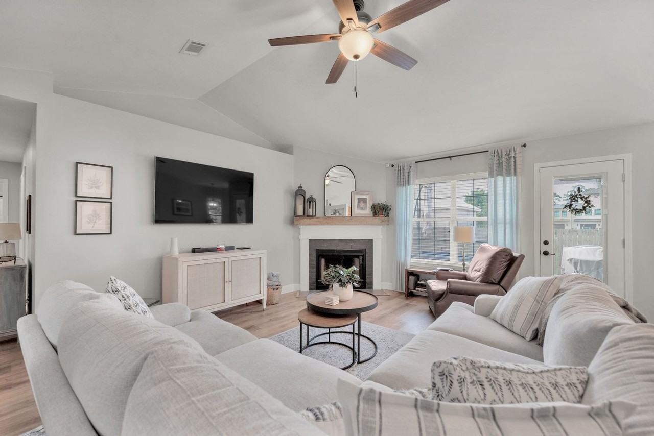 7667 Marthas Way - Photo 7 of 37