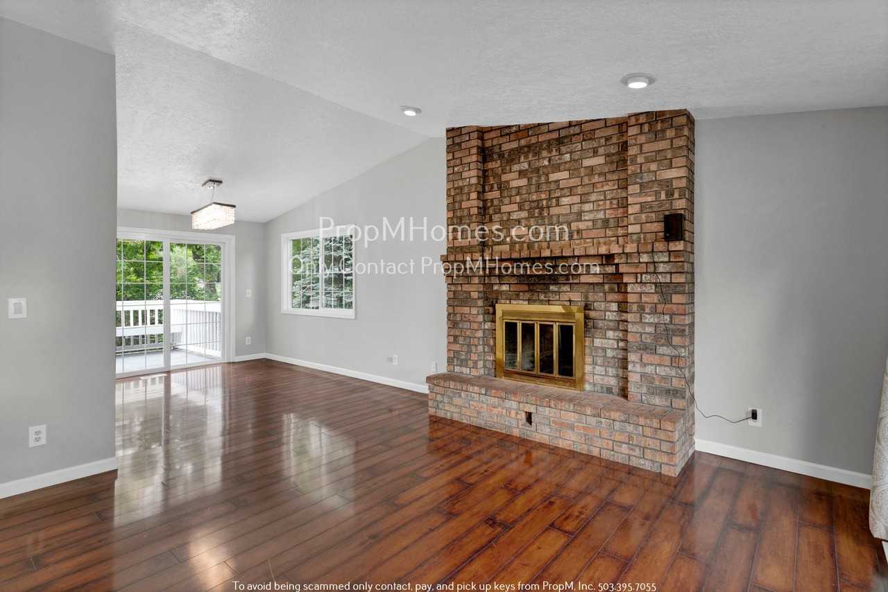 537 Sw 19th Pl - Photo 3 of 22