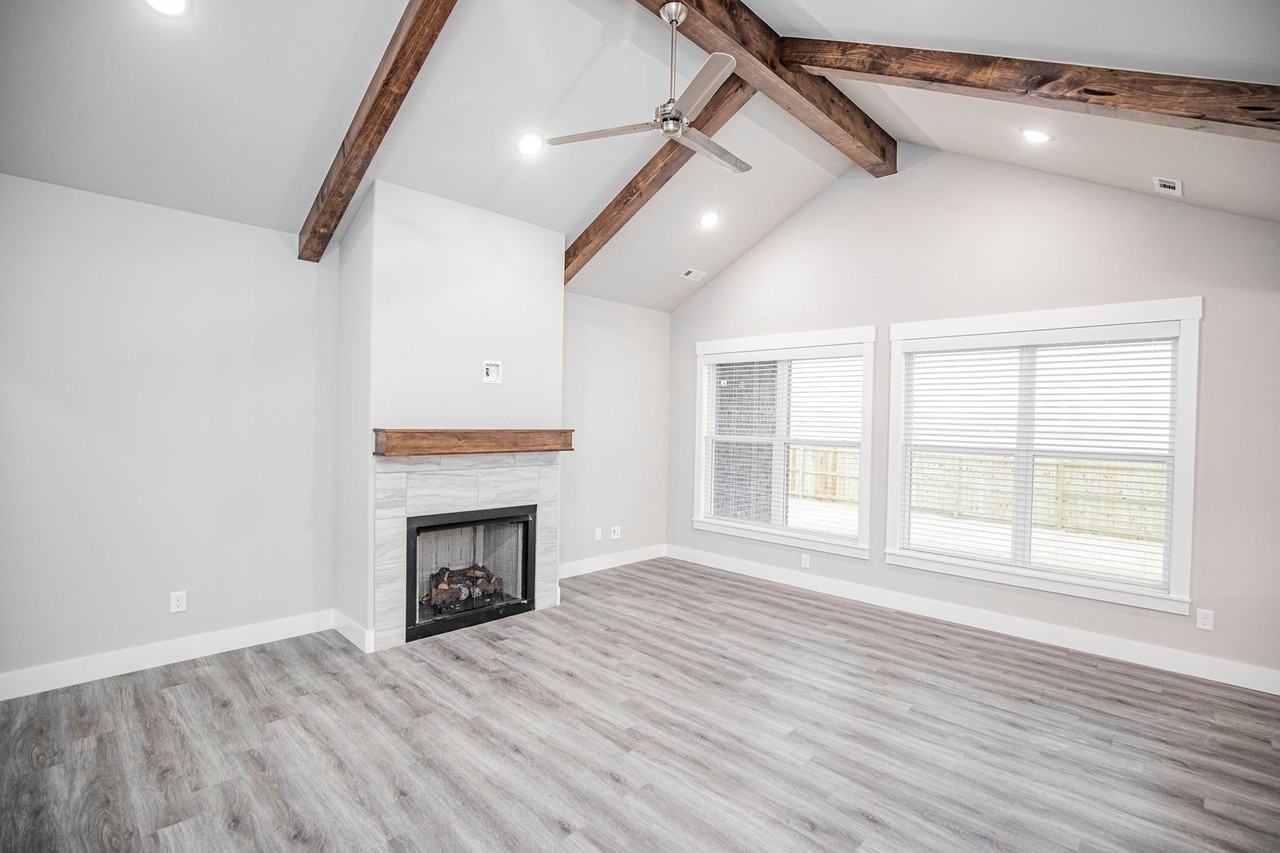 1900 Seay Cir - Photo 2 of 27