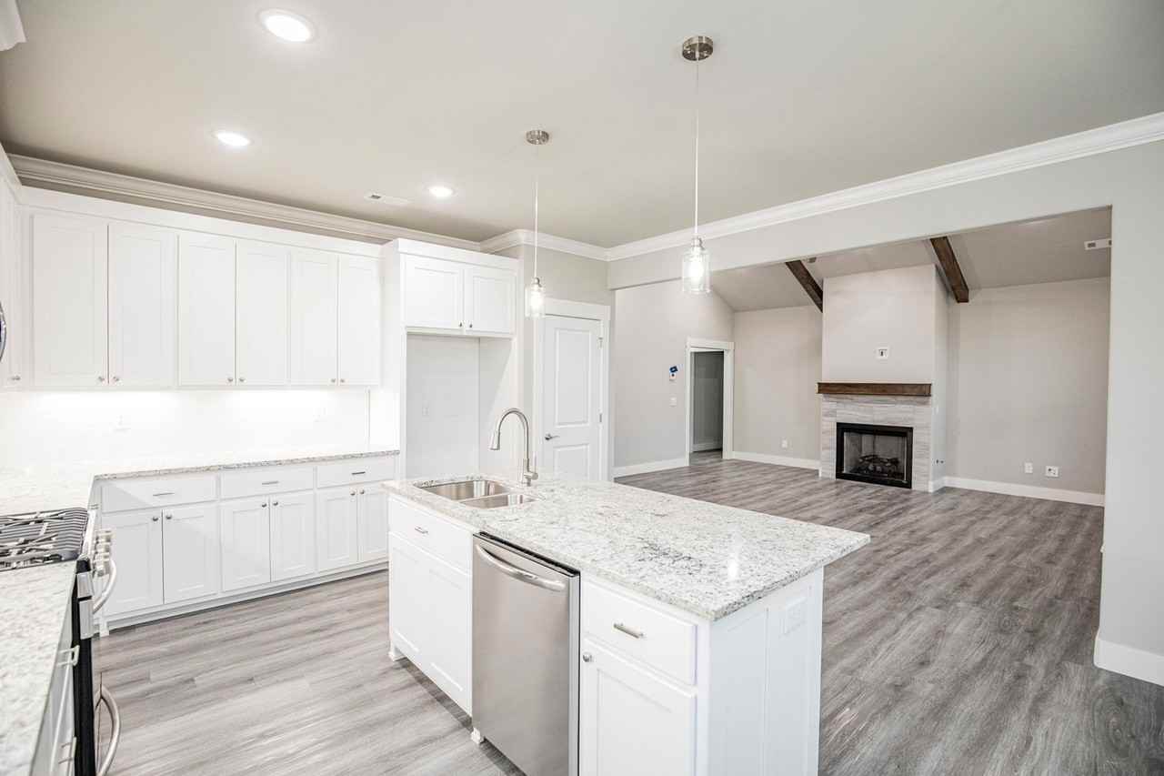 1900 Seay Cir - Photo 5 of 27