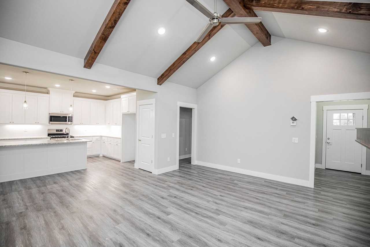 1900 Seay Cir - Photo 6 of 27