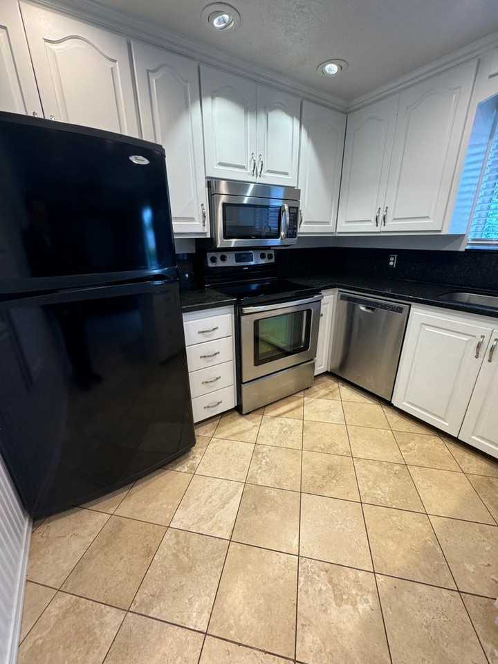 659 East Shiloh Way - Photo 3 of 19