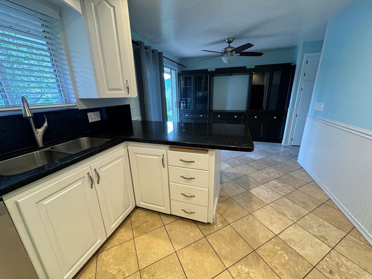 659 East Shiloh Way - Photo 4 of 19