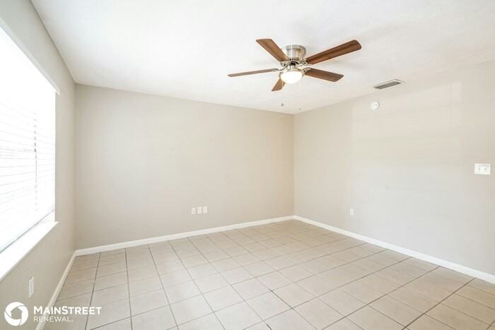 4072 Prairie Bend Ln - Photo 3 of 16