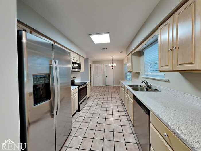 13 Devonshire Dr - Photo 2 of 23