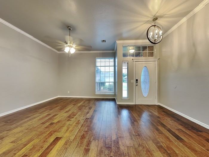 17113 Bedford Dr - Photo 2 of 15