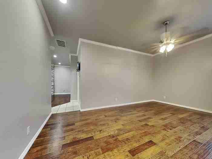 17113 Bedford Dr - Photo 3 of 15