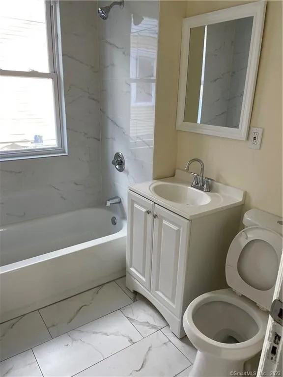 26 Eastford St #2 - Photo 3 of 8