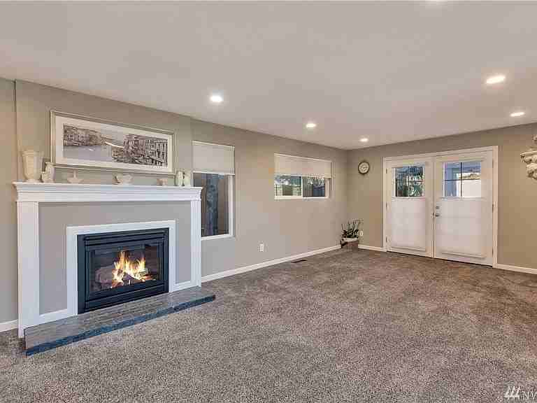 9234 3rd Ave Sw #NA - Photo 4 of 15