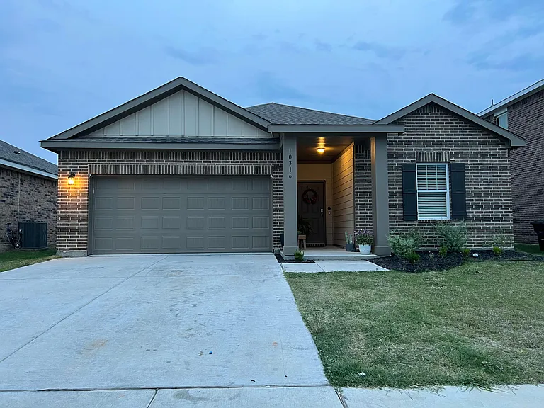 10316 Castle Lyons Ln #NA - Photo 2 of 36