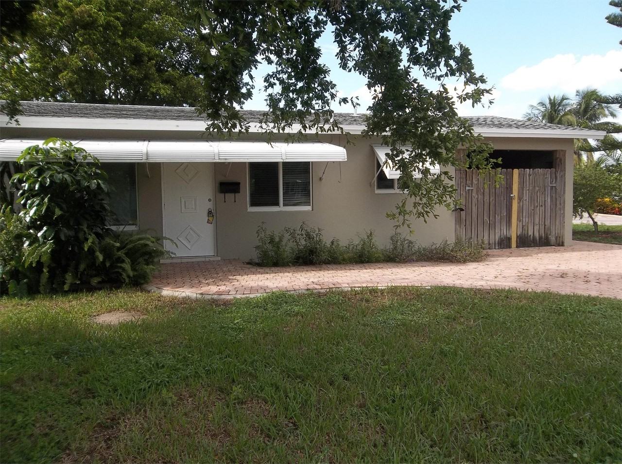 1325 Se 1st Ter #1 - Photo 2 of 32