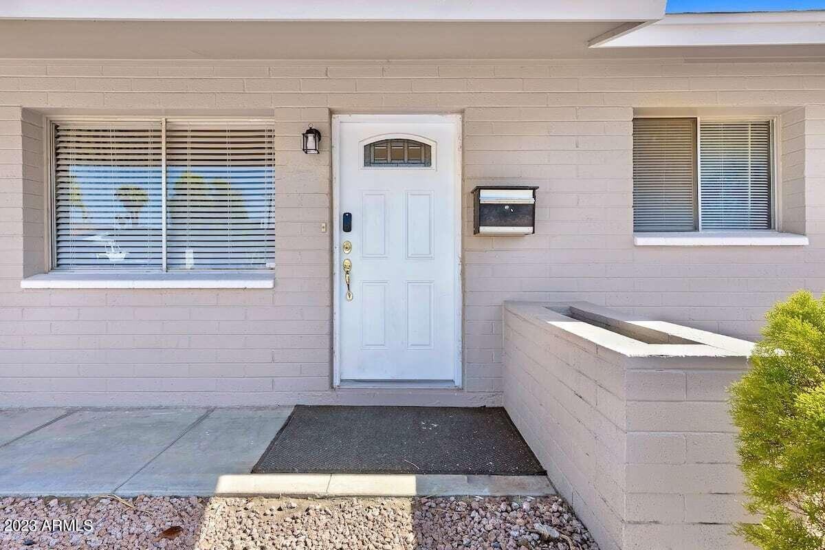 945 E Lilac Dr #1 - Photo 3 of 40