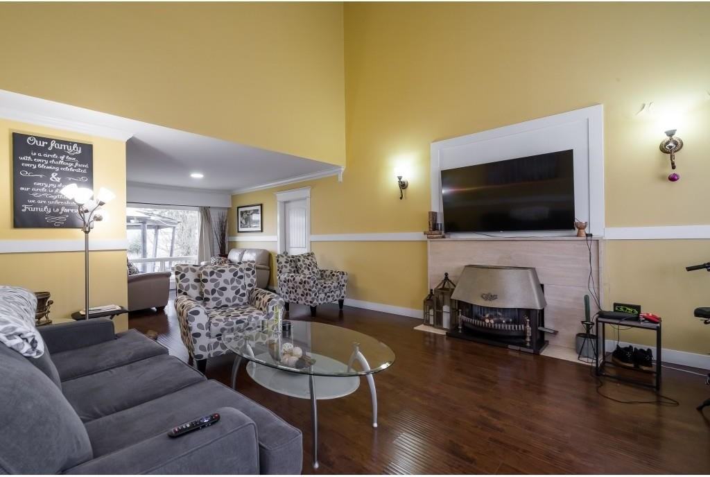 1446 172 St - Photo 3 of 17