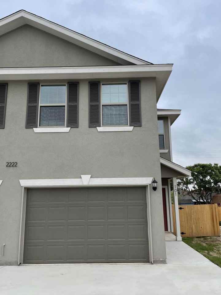 2222 Sandlewood Cv #101 - Photo 2 of 20