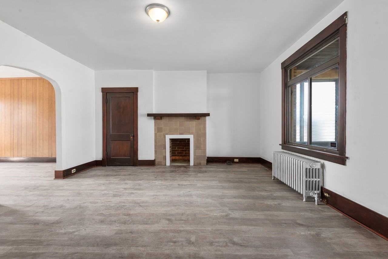 326 Anthony St #1 - Photo 5 of 25