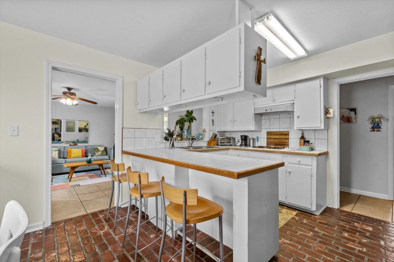 10222 Oliphant Road - Photo 3 of 14