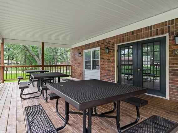 1890 Carriage Rd - Photo 3 of 7