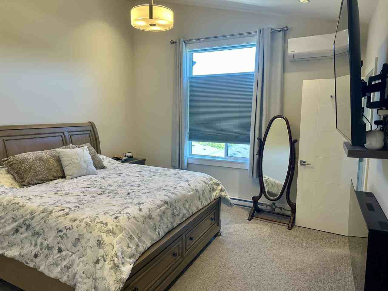 622 Selwyn Close - Photo 2 of 10