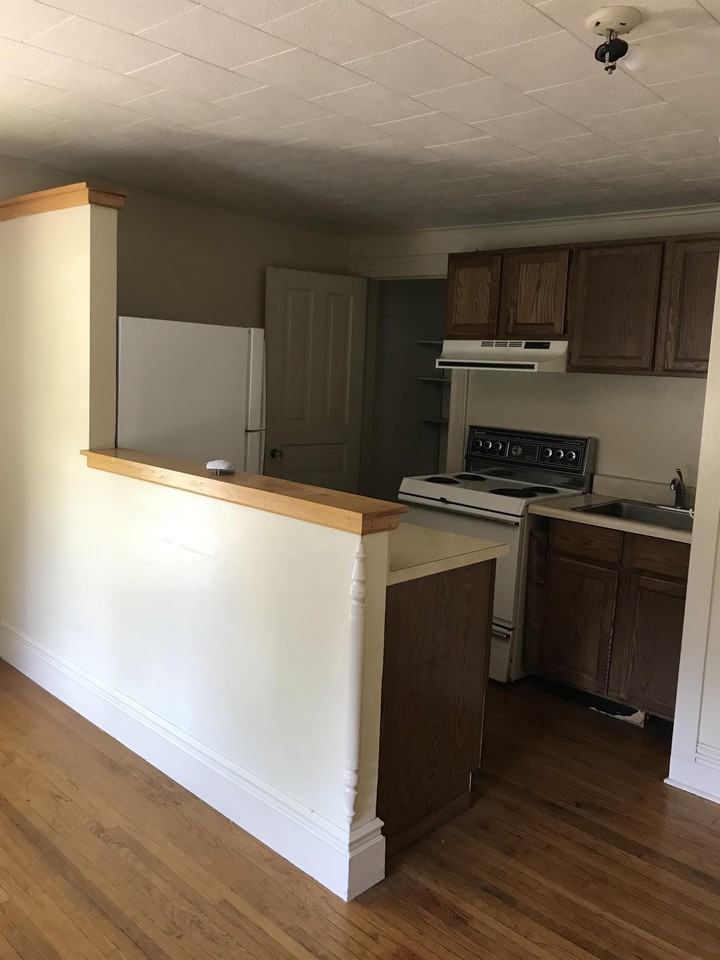 46 S Broad St Uppr 1/2 - Photo 2 of 16