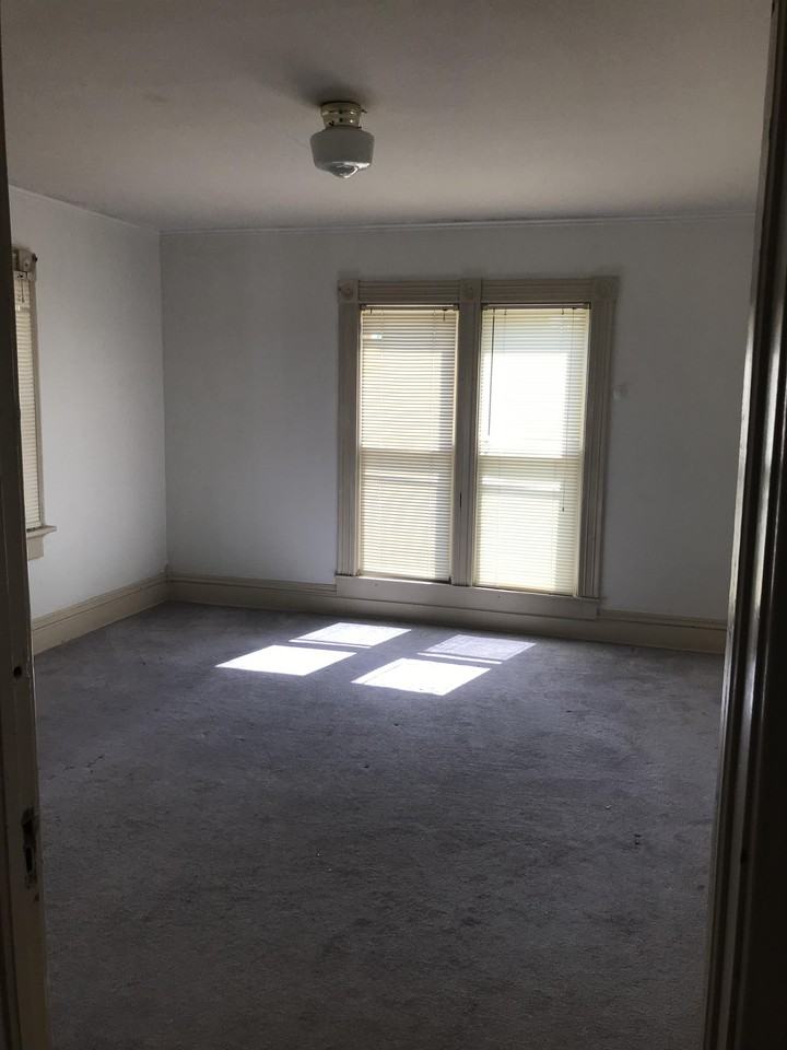 46 S Broad St Uppr 1/2 - Photo 3 of 16