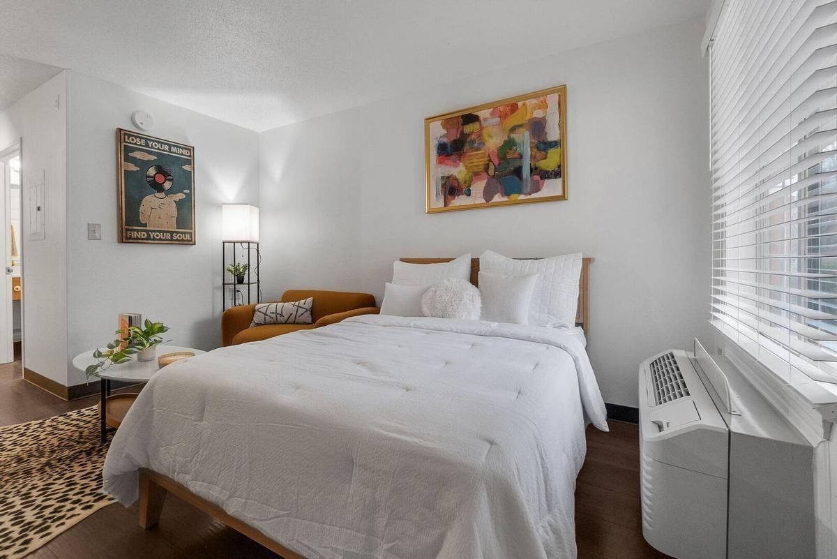 1920 Ivy Creek Blvd - Photo 5 of 21