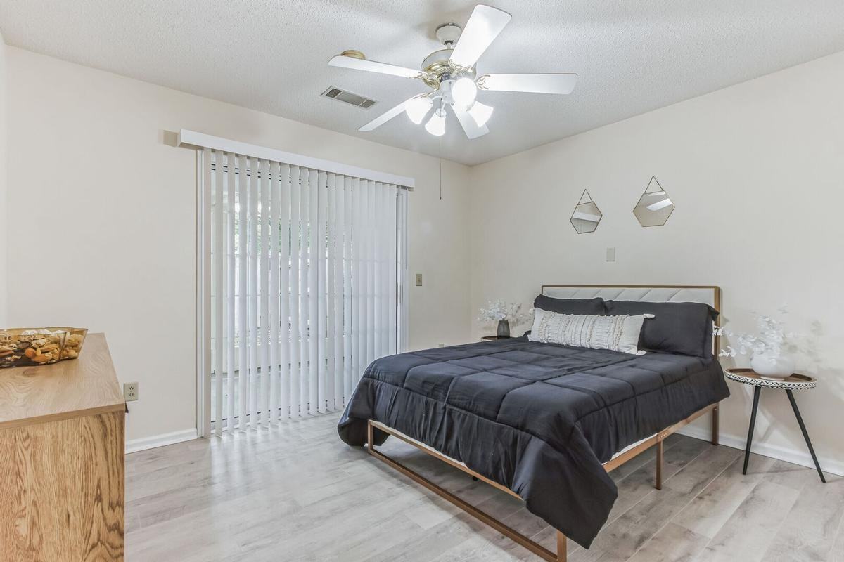 950 Travelers Blvd - Photo 5 of 19