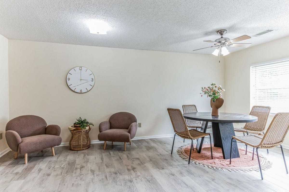 950 Travelers Blvd - Photo 5 of 19