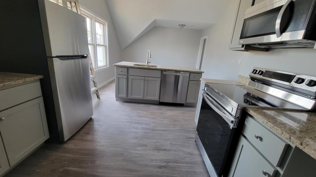 90 Stanley St - Photo 2 of 11