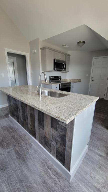 90 Stanley St - Photo 3 of 11