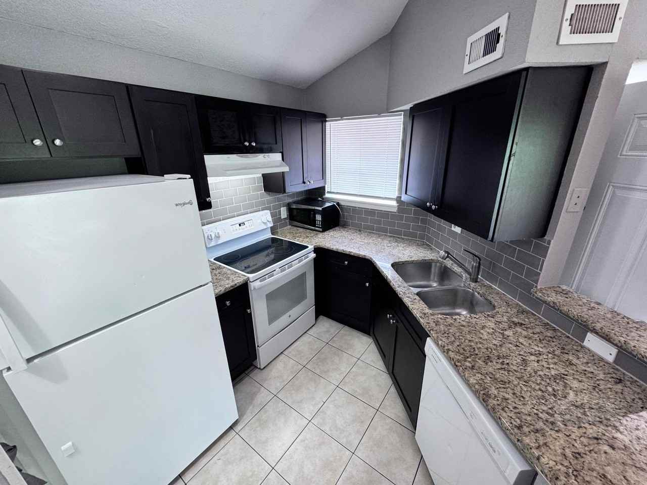 1916 Lake Atriums Cir #33 - Photo 7 of 22