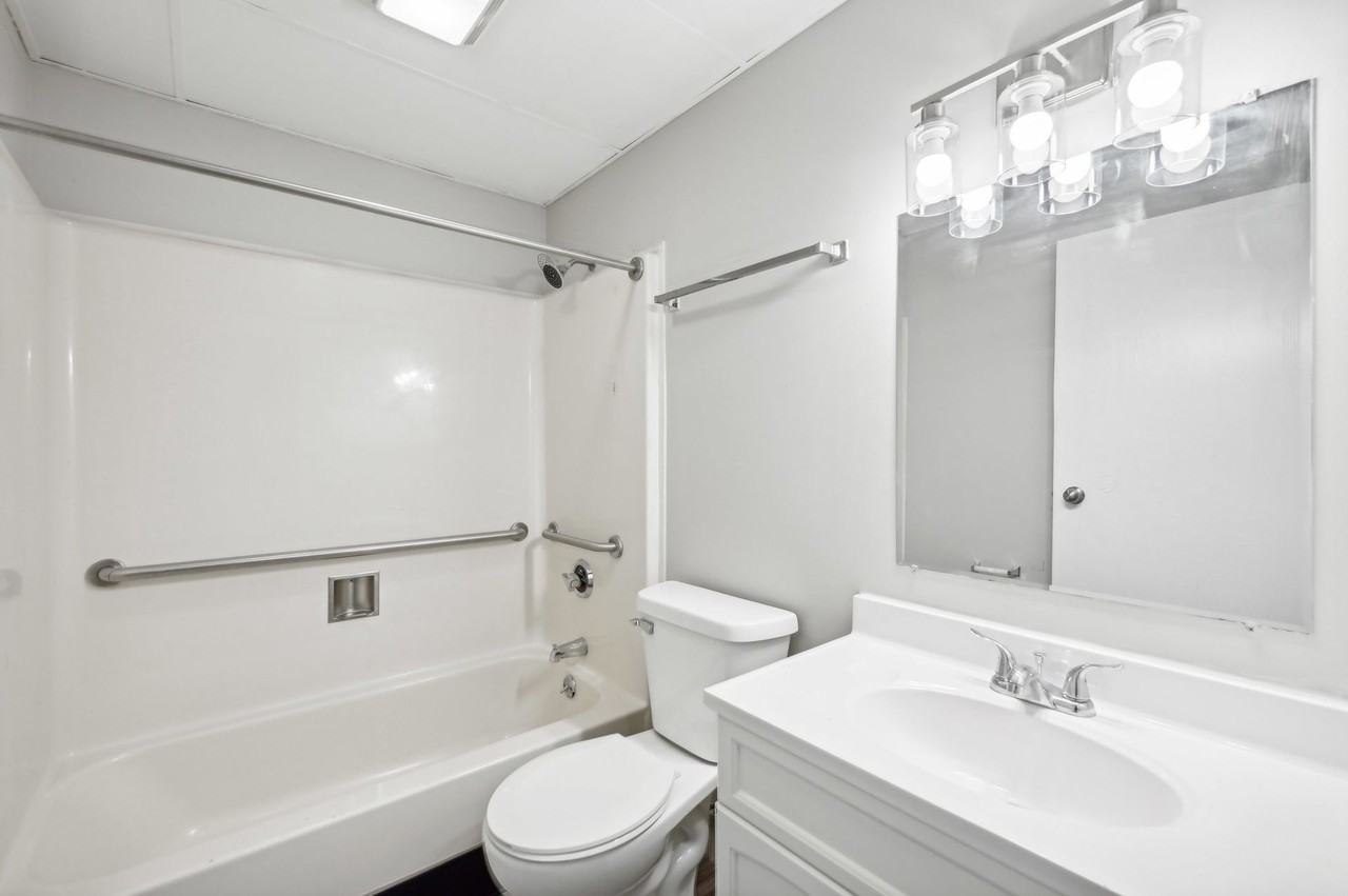 Franklin Park Apartments - Photo 7 of 50