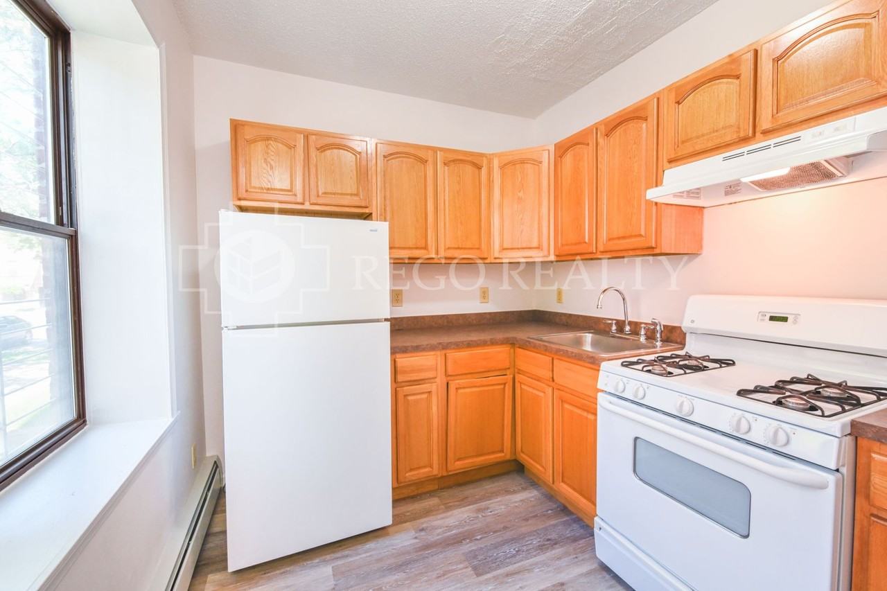 26 Congress St / Luca Investments LLC - Photo 4 of 7