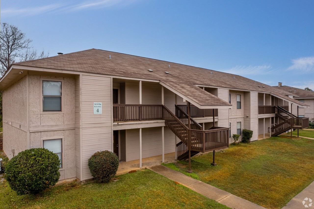 Cedar Creek Village - Photo 3 of 36