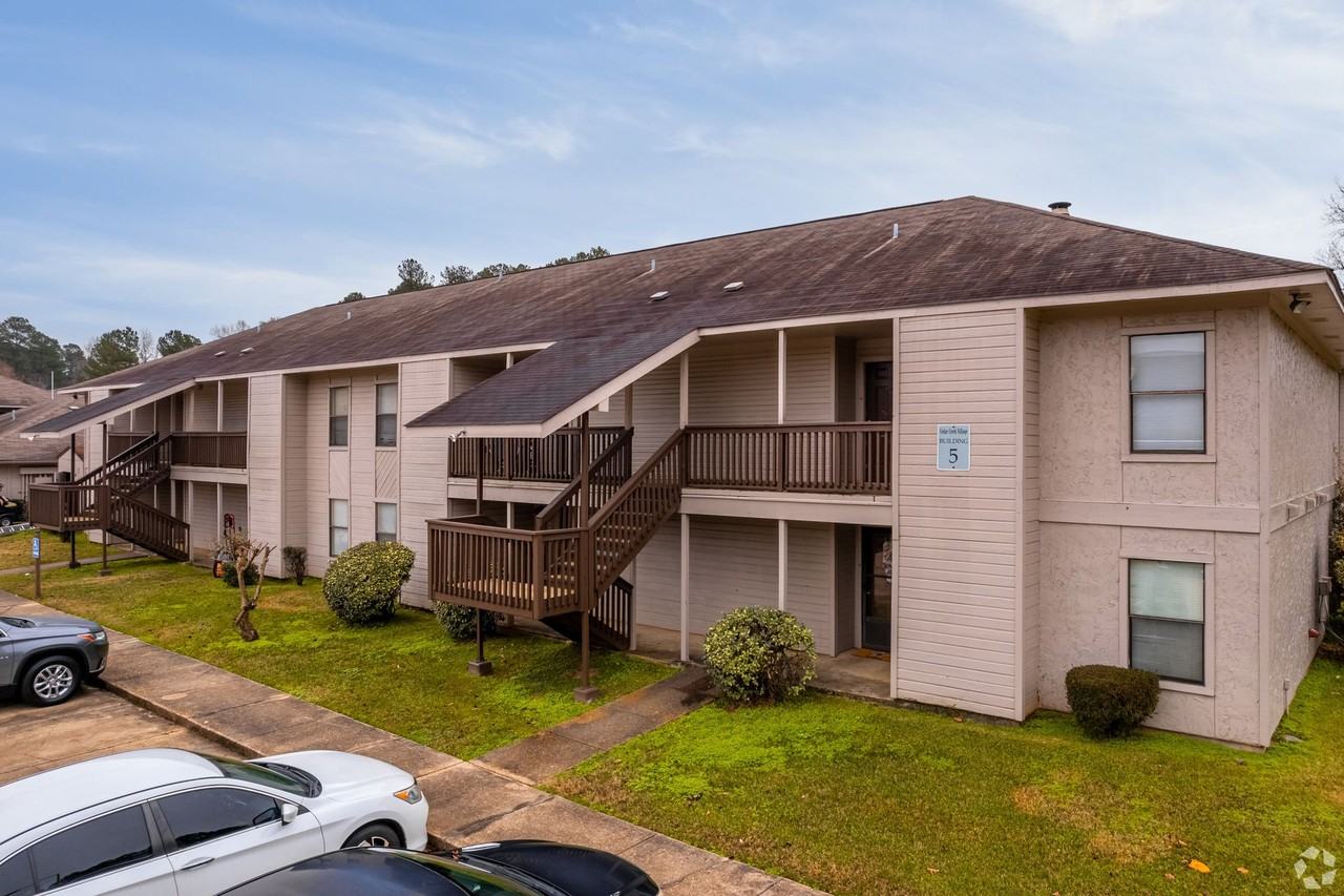 Cedar Creek Village - Photo 4 of 36