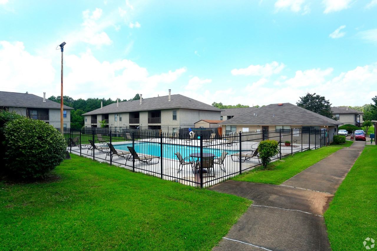 Cedar Creek Village - Photo 6 of 36