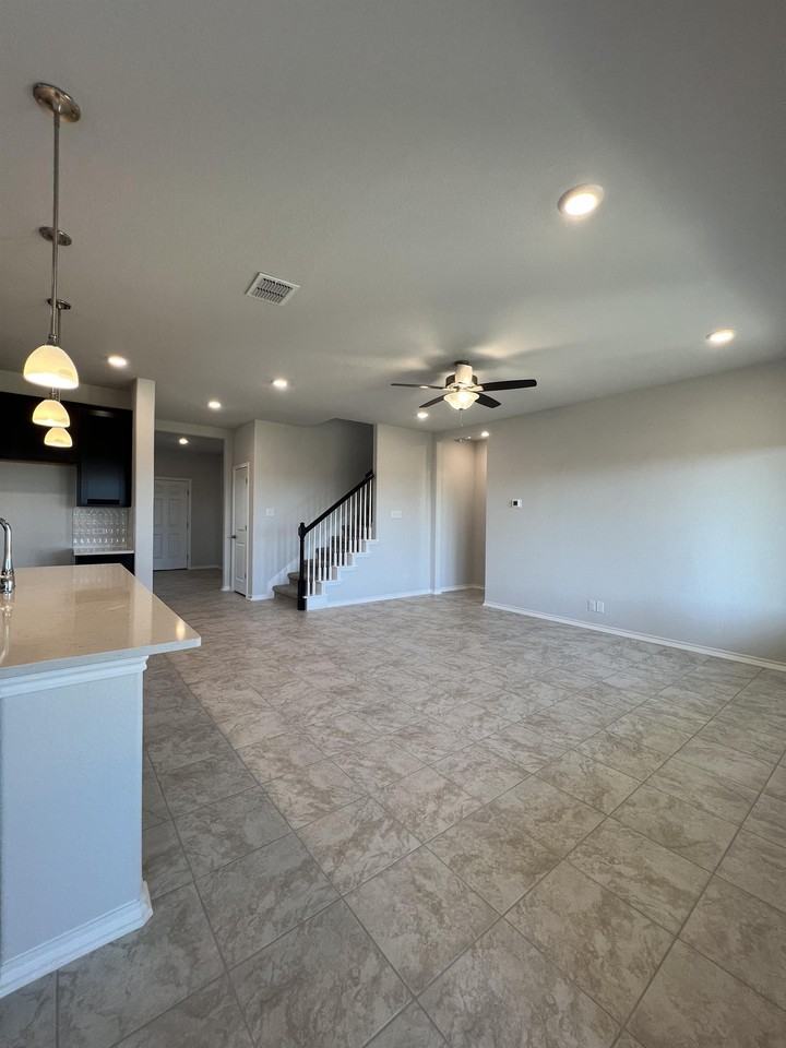 14611 Flatiron Clf - Photo 4 of 46