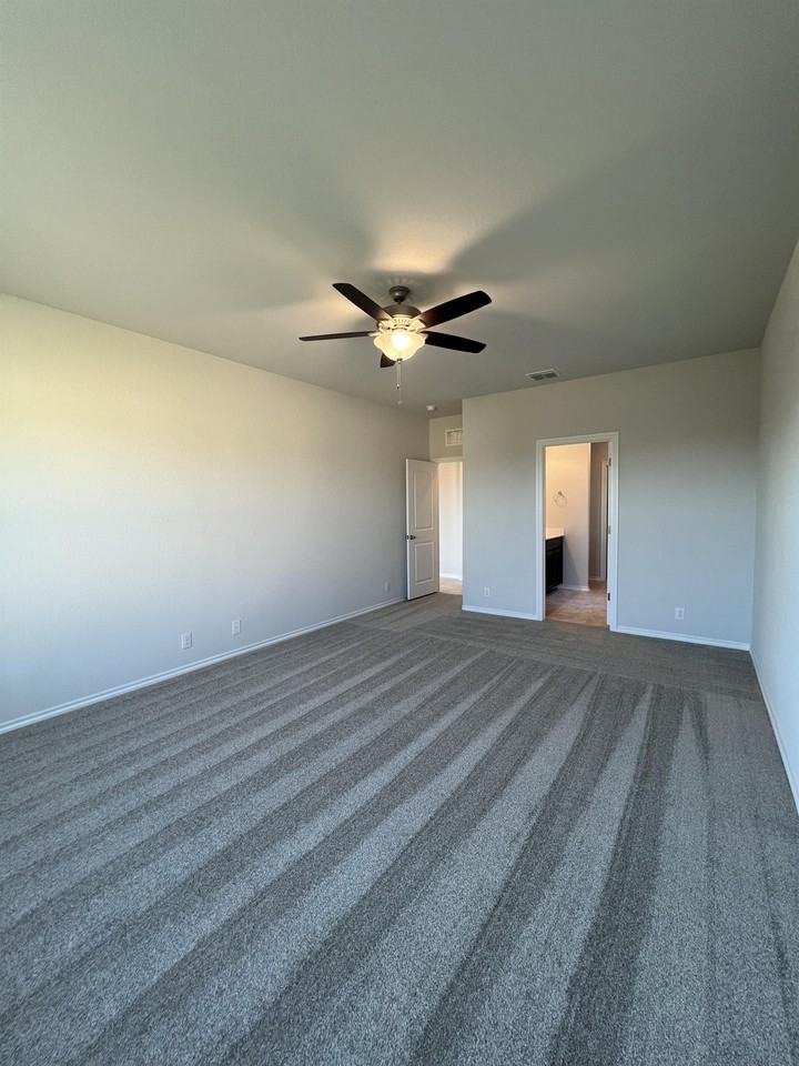 14611 Flatiron Clf - Photo 4 of 46
