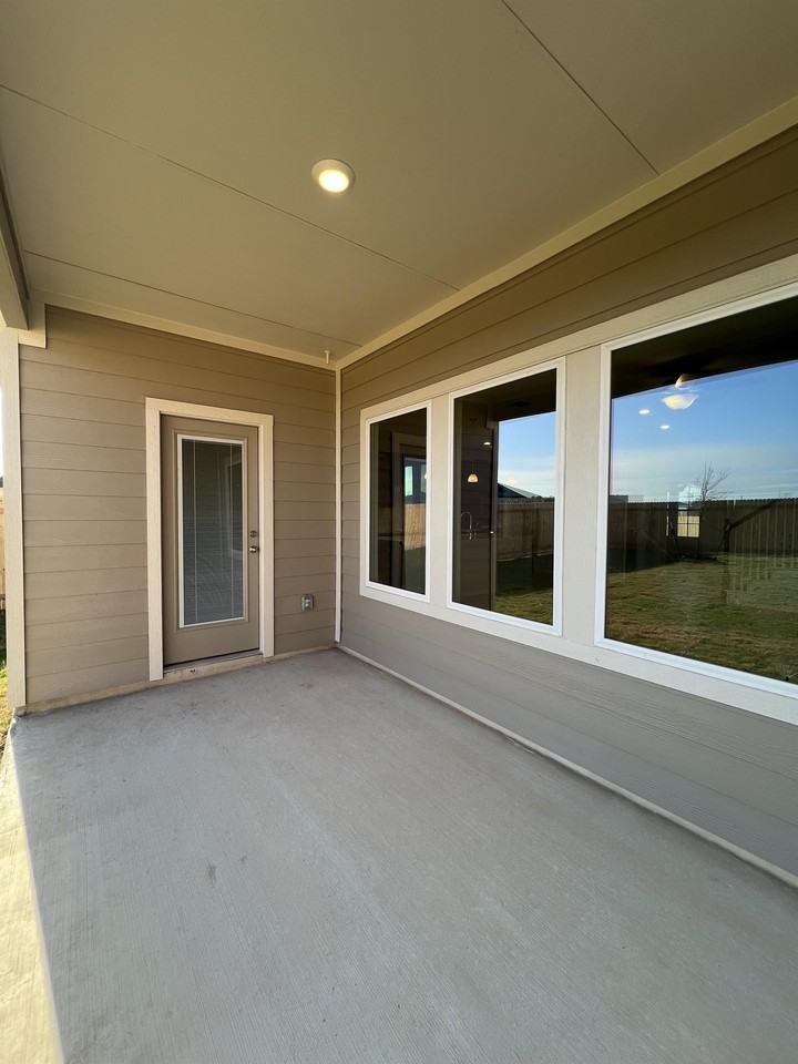 14611 Flatiron Clf - Photo 5 of 46