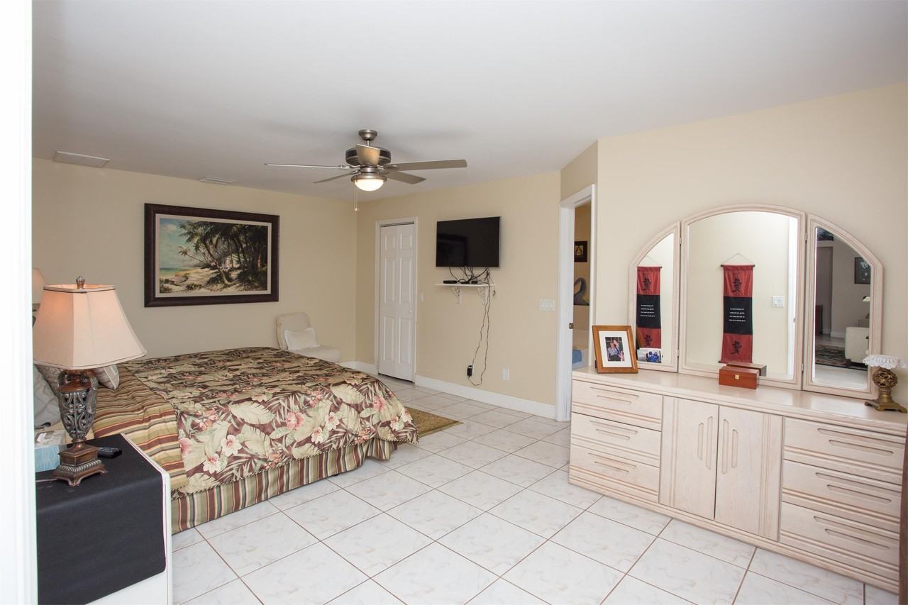 301 Se 1st St - Photo 6 of 50