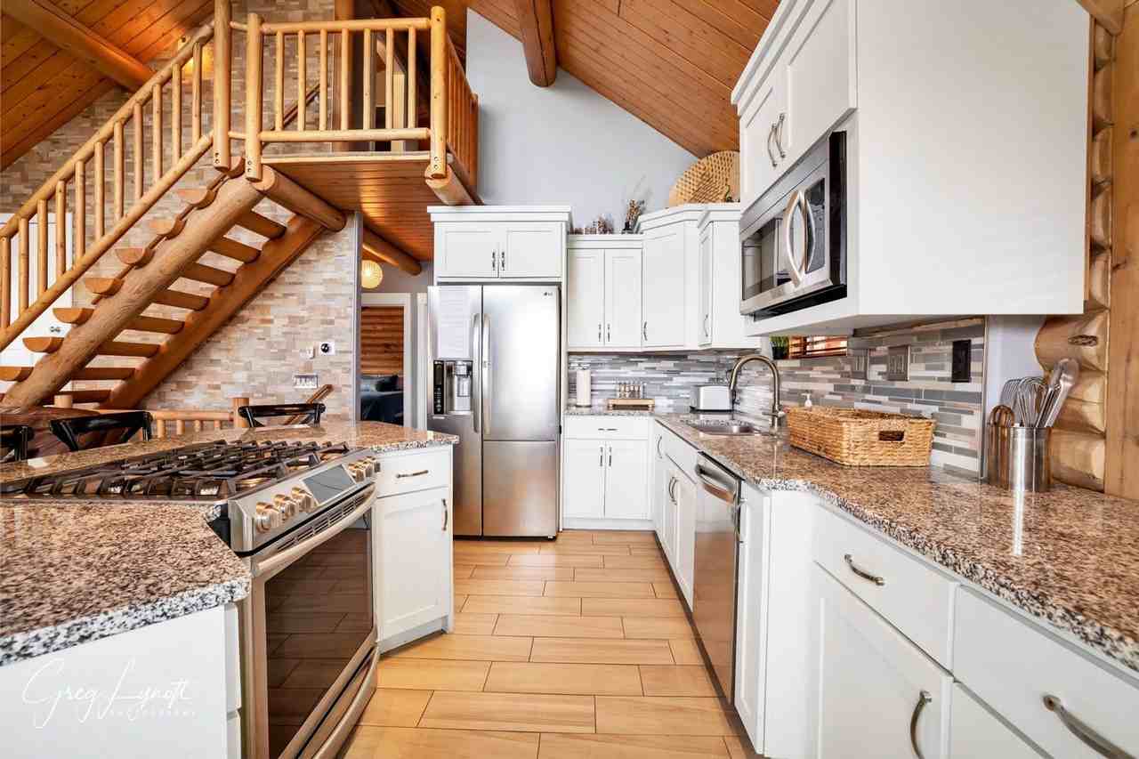 322 Hillcrest Cir - Photo 6 of 36