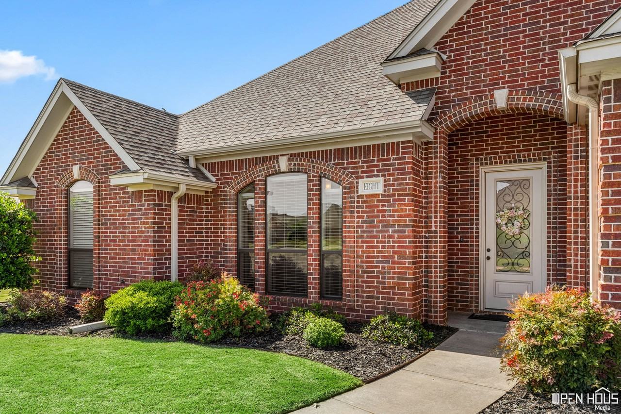 8 Clover Ct - Photo 2 of 32