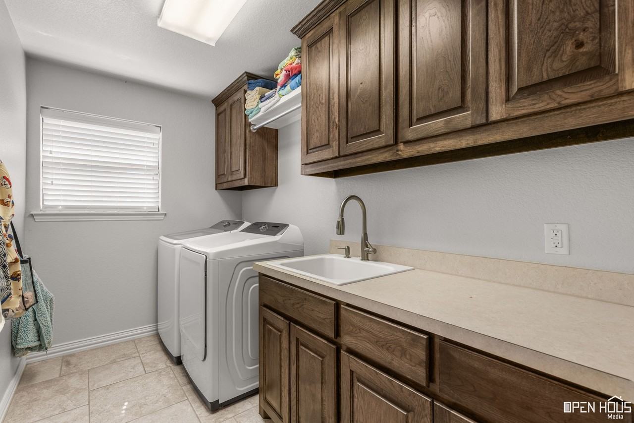 8 Clover Ct - Photo 7 of 32