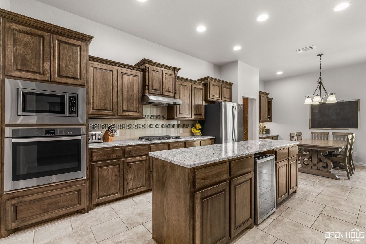 8 Clover Court - Photo 2 of 32