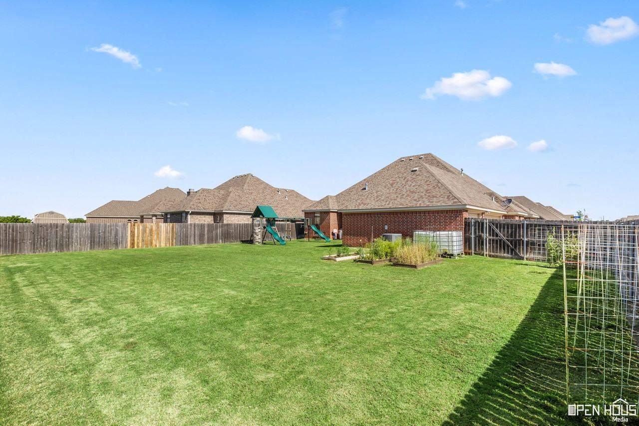 8 Clover Ct - Photo 6 of 32