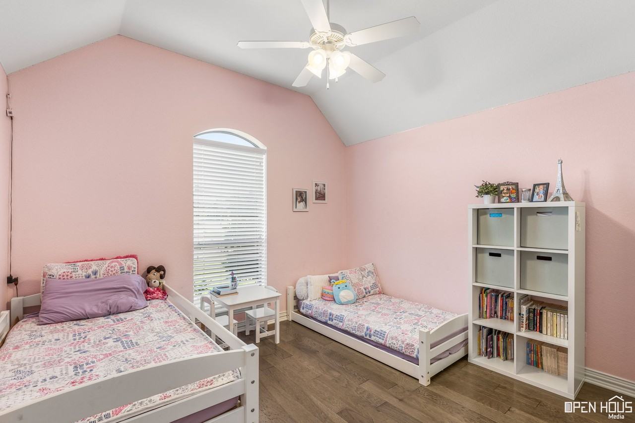 8 Clover Ct - Photo 2 of 32