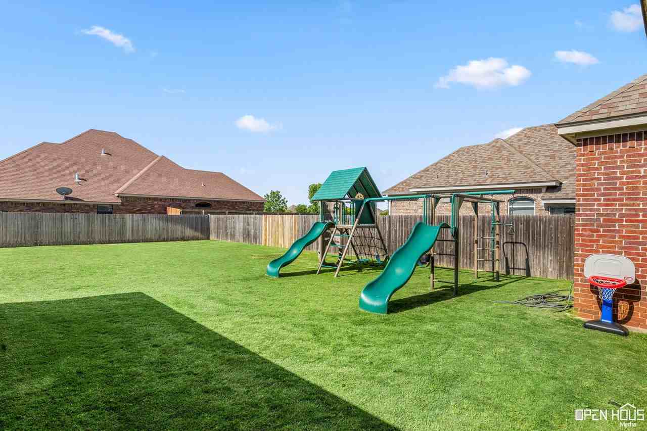 8 Clover Ct - Photo 5 of 32