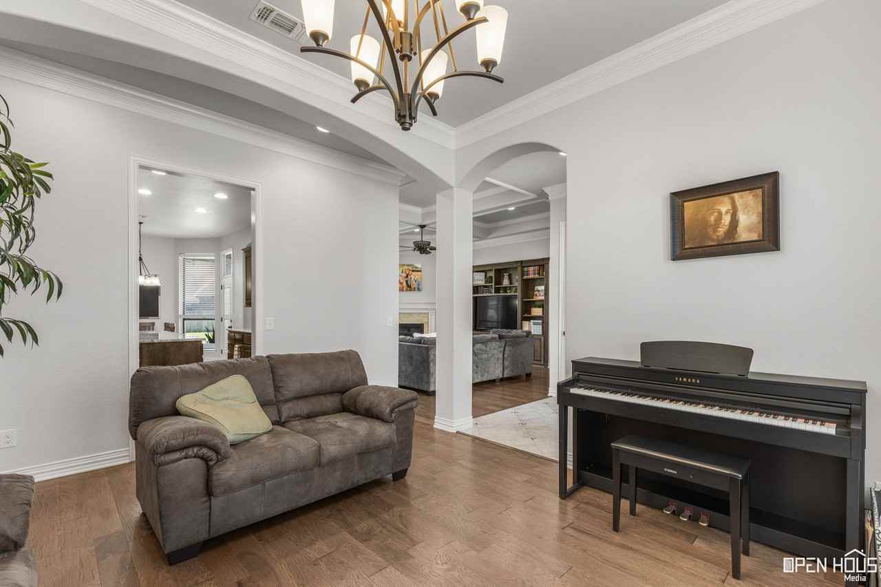 8 Clover Court - Photo 4 of 32