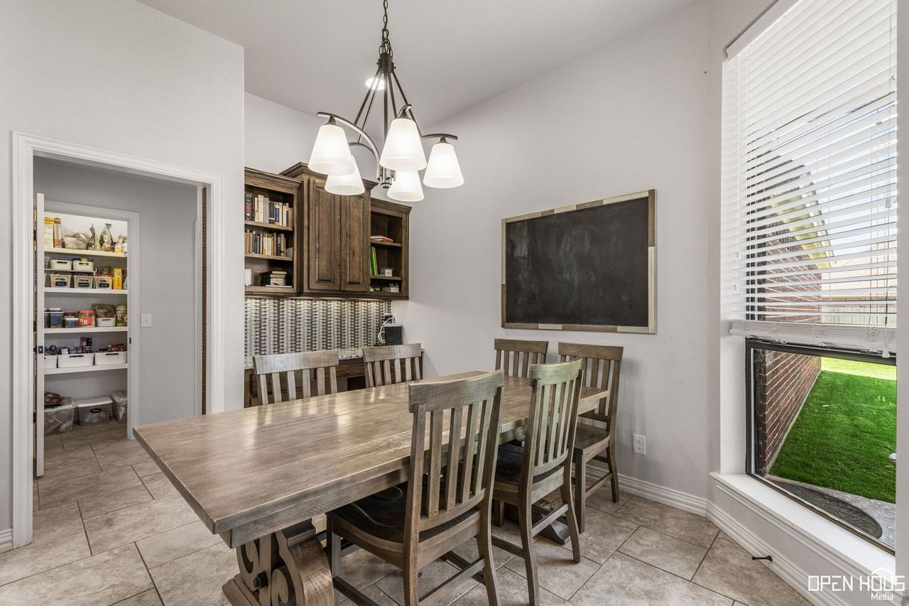 8 Clover Ct - Photo 7 of 32