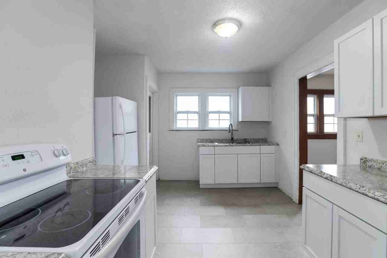 1940 N Volutsia Ave - Photo 7 of 10